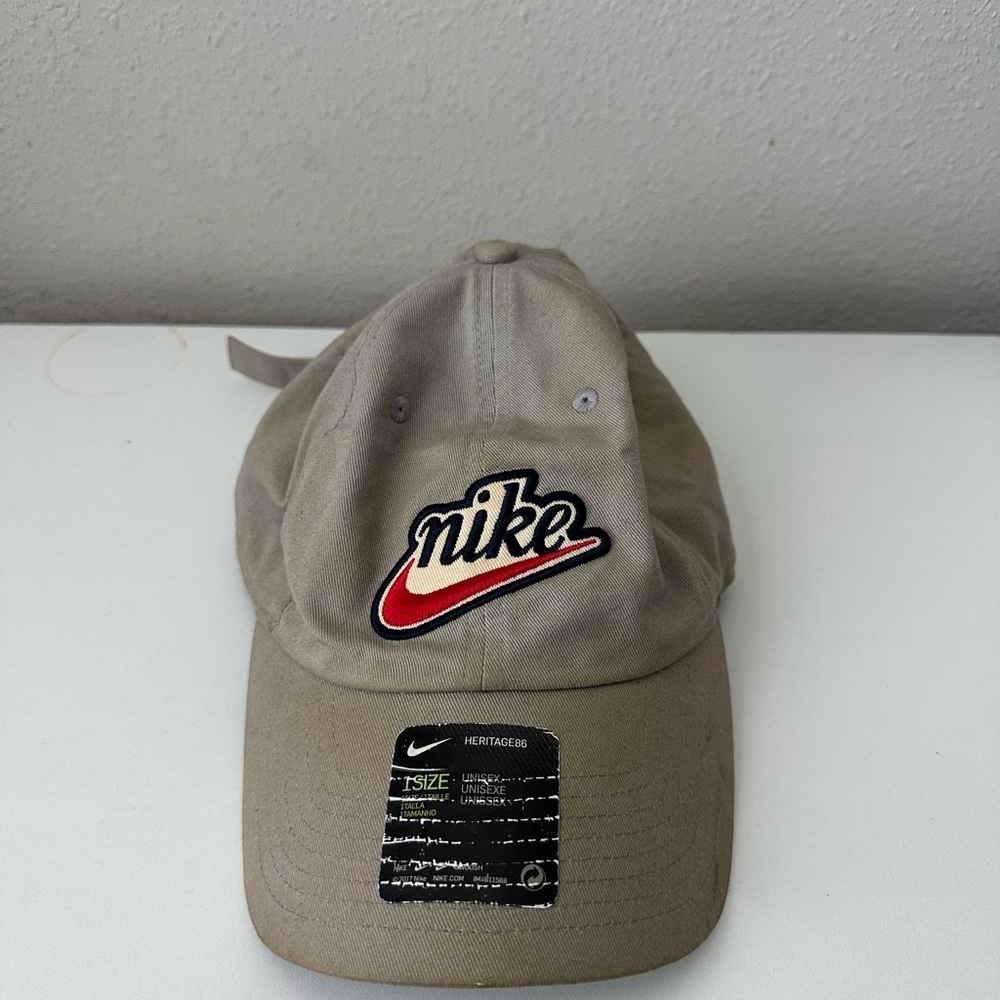 Nike Beige Heritage Cap